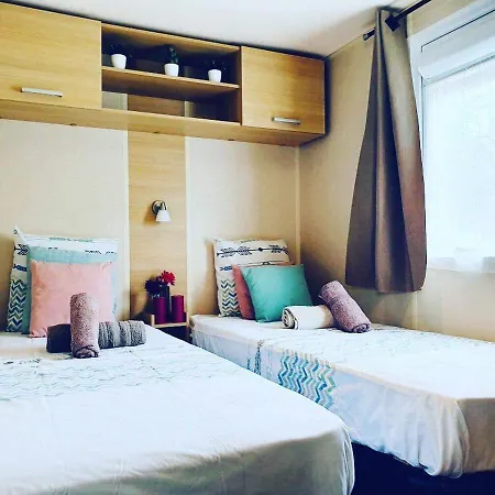 Campsite Campings Les Pins Maritime *